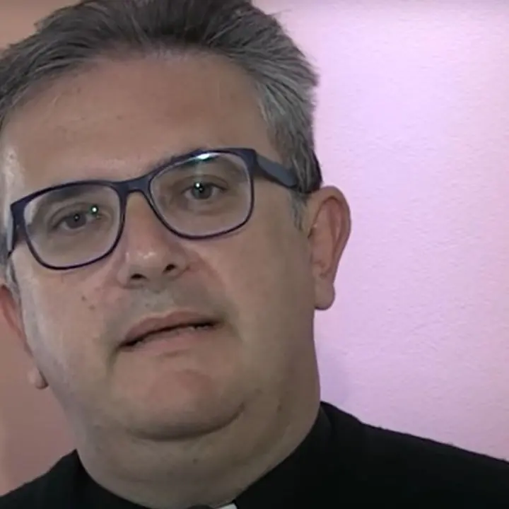 «L’omicidio di Cetraro è un messaggio della ’ndrangheta: sparano di giorno per dire che comandano loro»: l’analisi di don Ennio Stamile\n