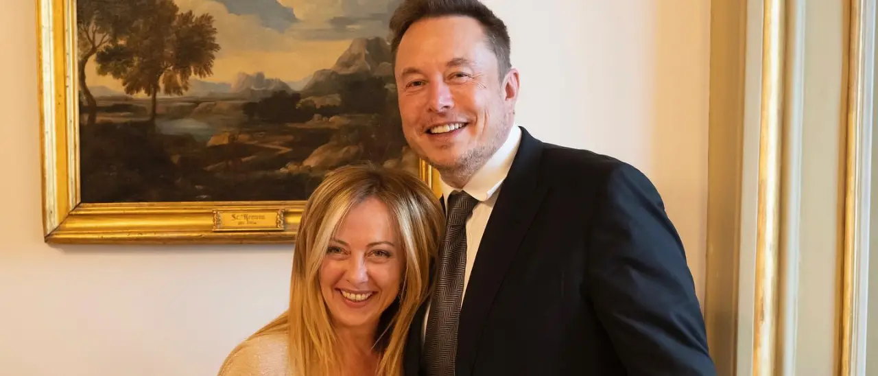 Meloni e Musk: dal corteggiamento politico alla delusione silenziosa, un’alleanza mai sbocciata\n