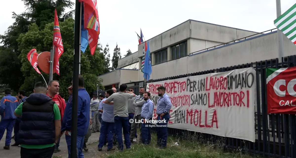 Sciopero contro i nuovi orari di E-Distribuzione, sindacati e lavoratori in piazza a Rende e Reggio Calabria\n