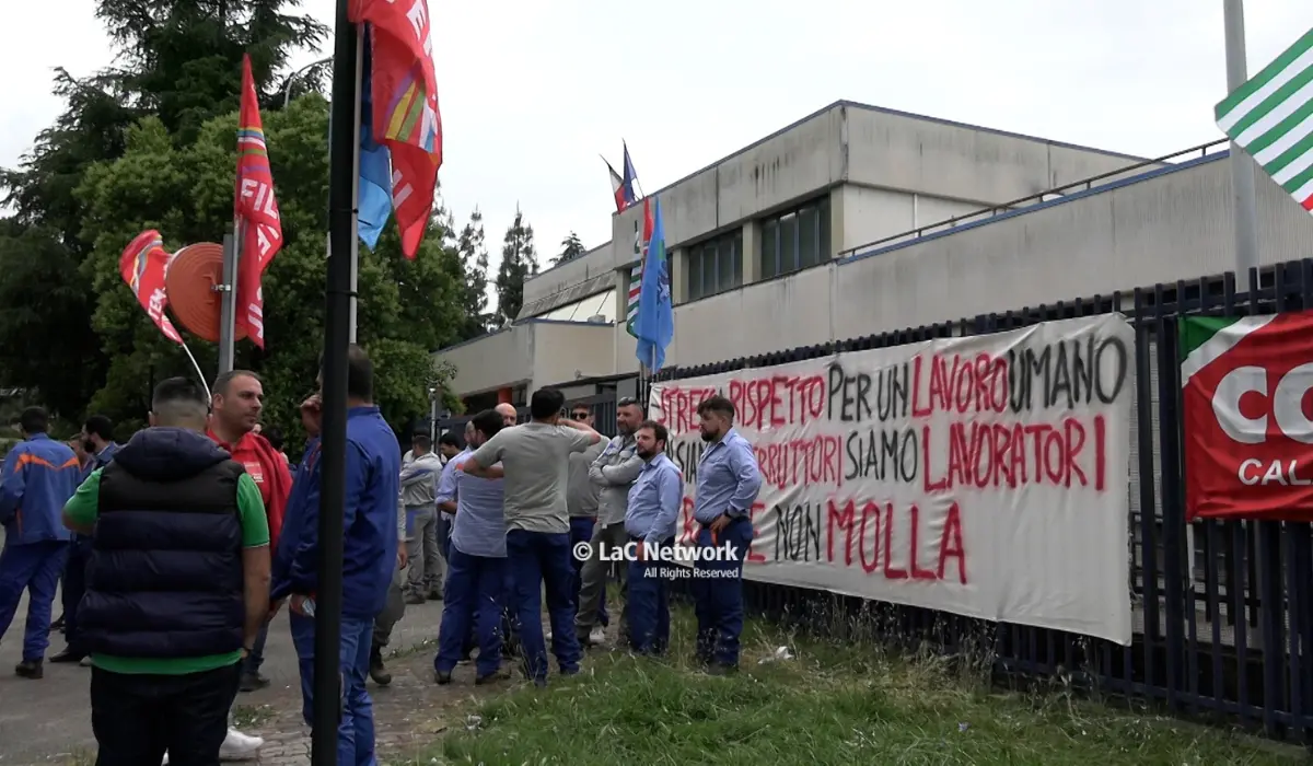Sciopero contro i nuovi orari di E-Distribuzione, sindacati e lavoratori in piazza a Rende e Reggio Calabria\n