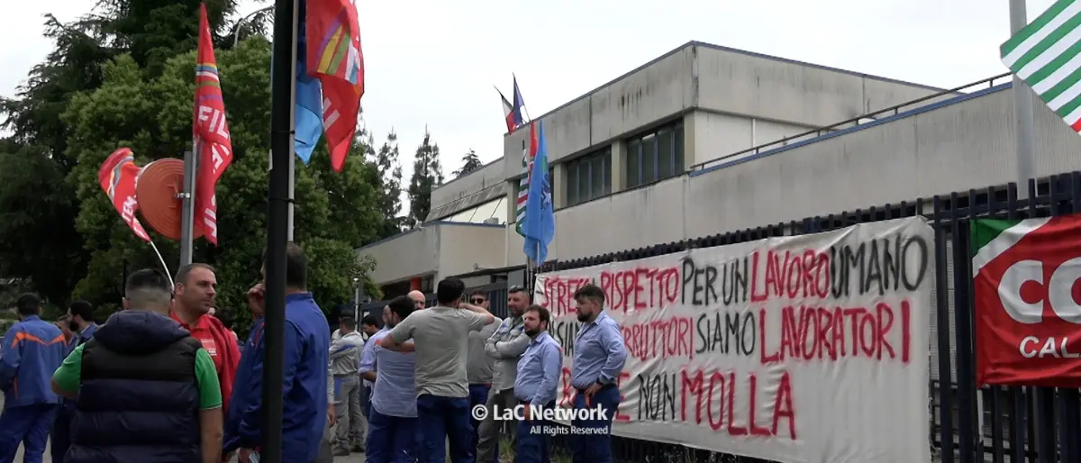 Sciopero contro i nuovi orari di E-Distribuzione, sindacati e lavoratori in piazza a Rende e Reggio Calabria\n