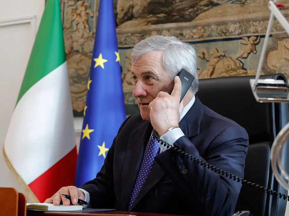 Tajani, il signore dell’ovvietà: perfetto rappresentante di una società che ha disimparato ad appassionarsi