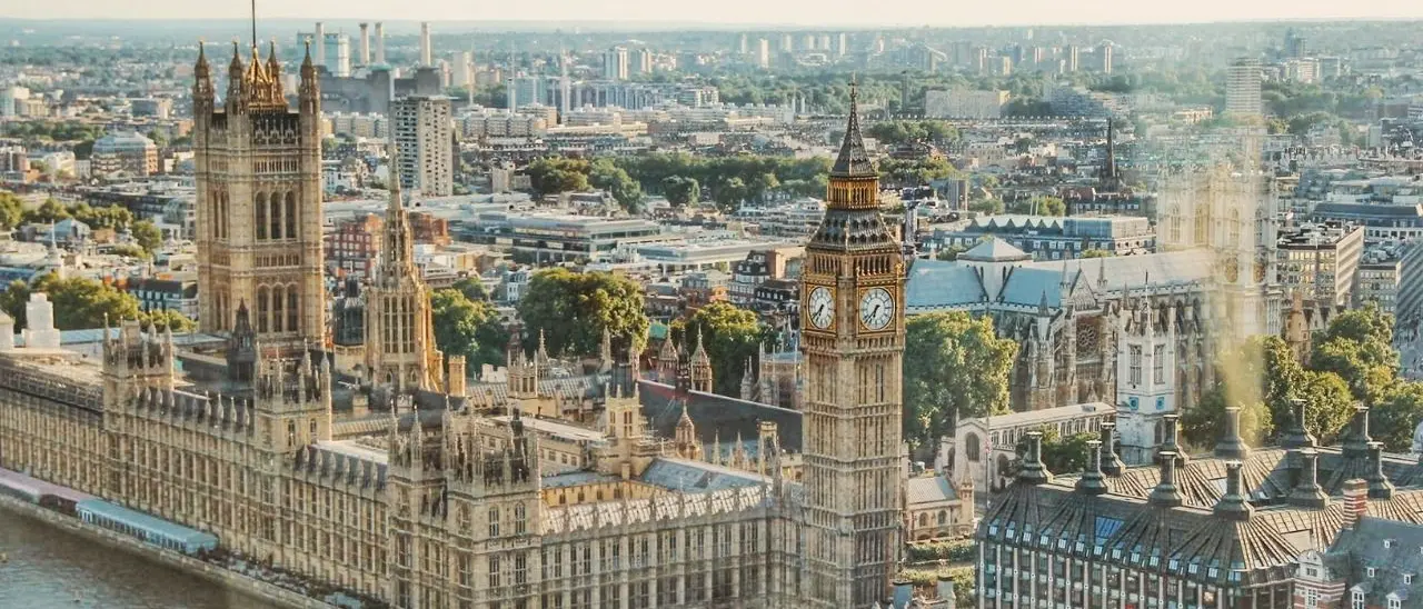 Otto anni dopo la Brexit: Londra guarda di nuovo\u00A0all'Europa? Regno Unito\u00A0tra ripensamenti e scenari futuri\n