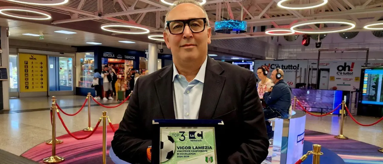 Trionfo in Eccellenza, LaC celebra la Vigor Lamezia. Morelli: «Stagione bellissima, ora testa alla Serie D»\n