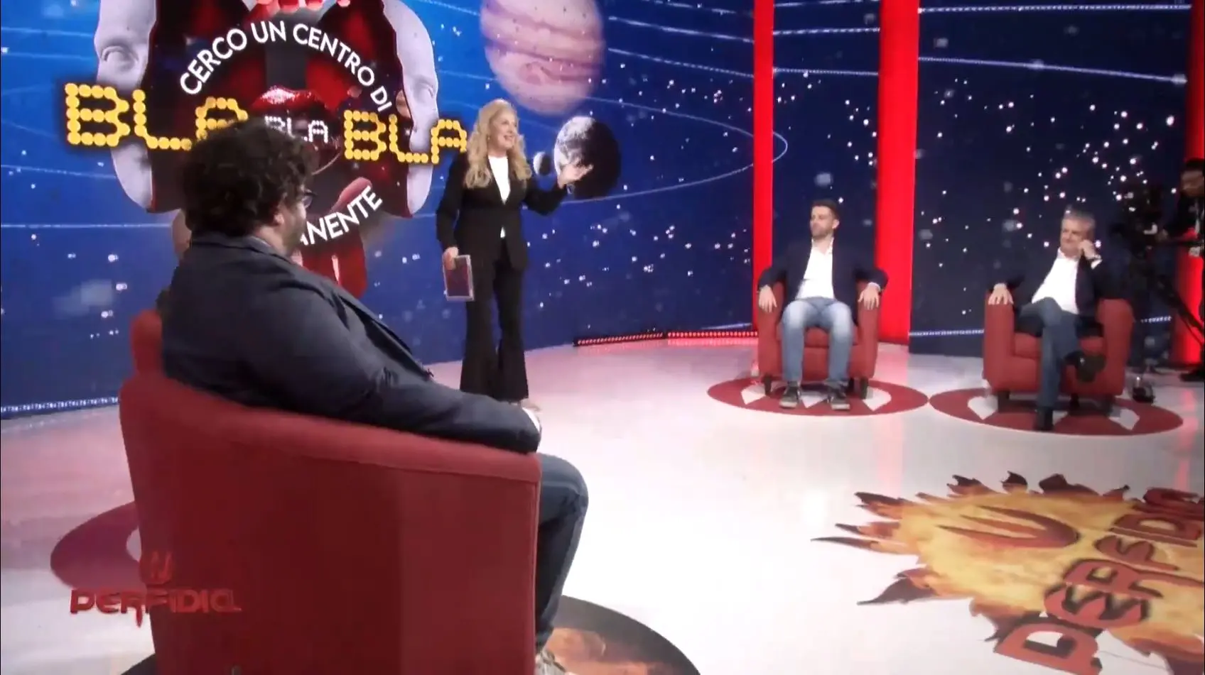 Contro il logorio del bla bla bla moderno, Perfidia smaschera l’ecolalia del potere\n