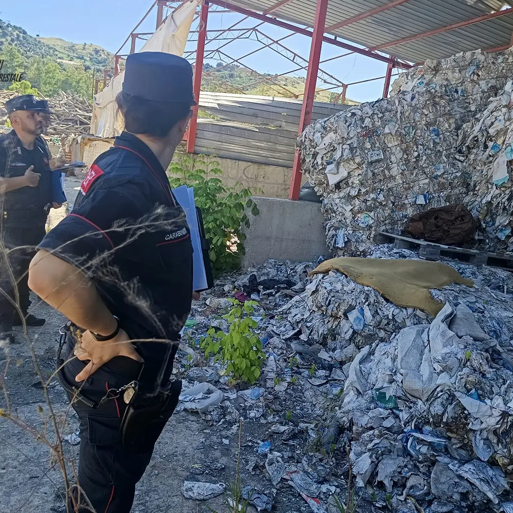 Calopezzati, sequestrata discarica abusiva nella zona protetta del fiume Trionto: rifiuti pericolosi su suolo\n