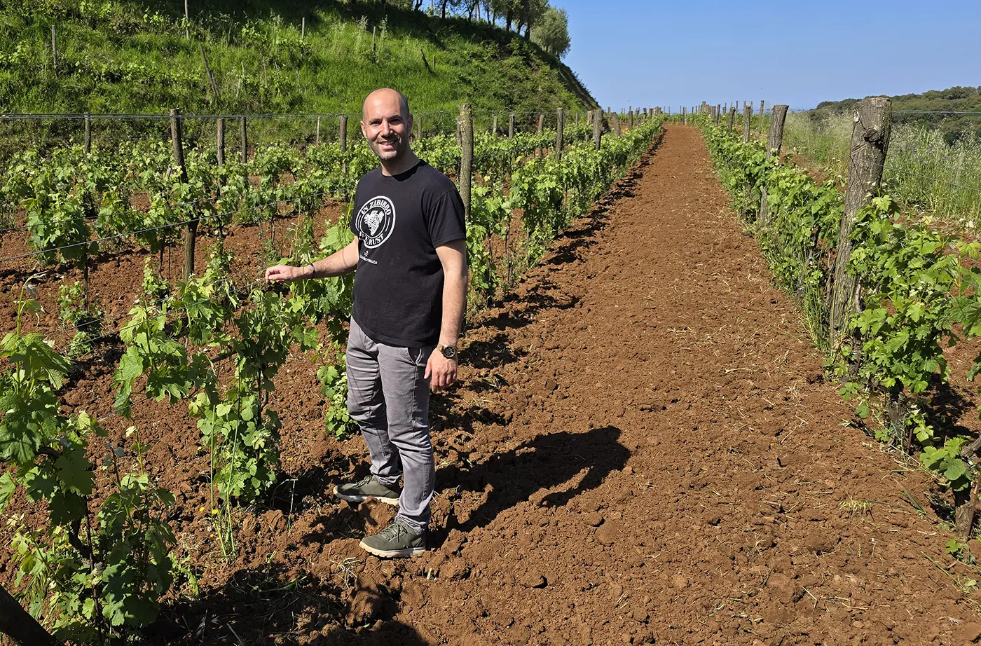 Il lungo cammino di uve e vini nel Mediterraneo: Giovanni Benvenuto e la riscoperta dello Zibibbo in Calabria\n