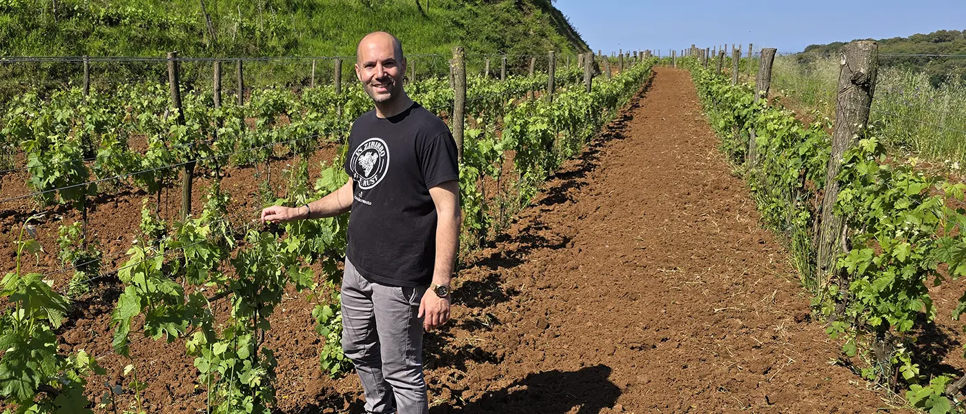 Il lungo cammino di uve e vini nel Mediterraneo: Giovanni Benvenuto e la riscoperta dello Zibibbo in Calabria\n