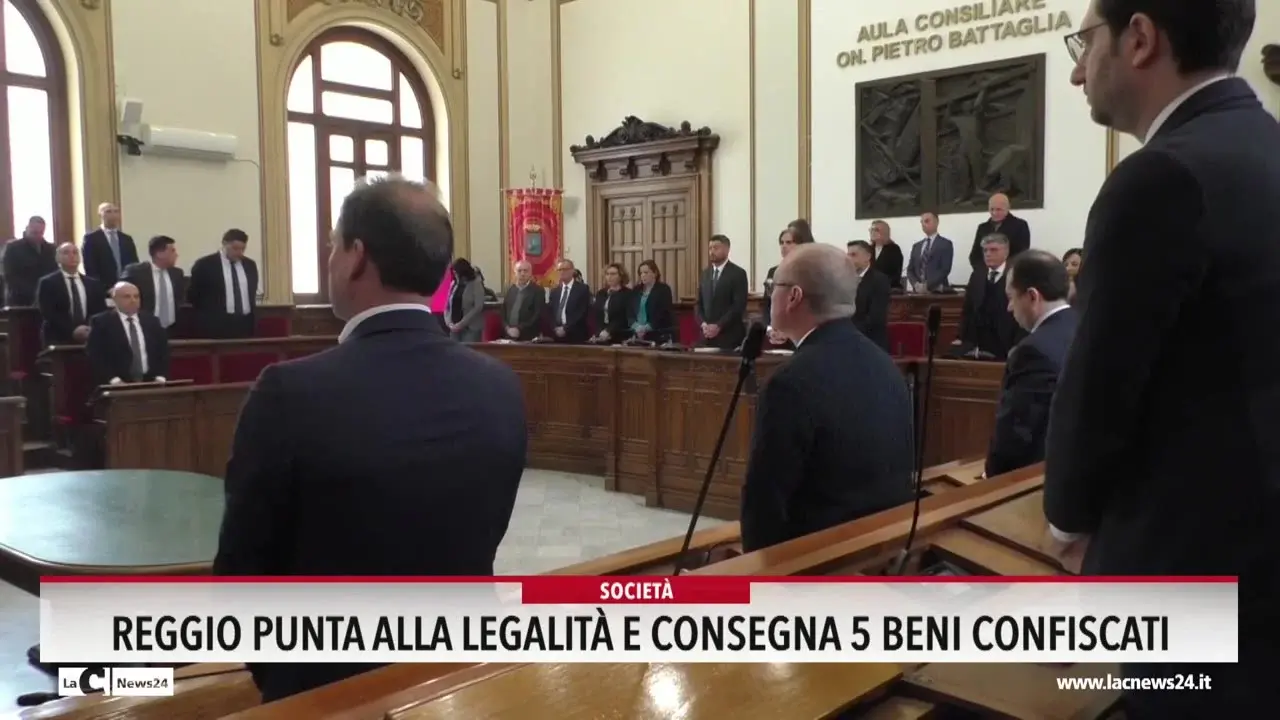 Reggio punta alla legalità e consegna 5 beni confiscati