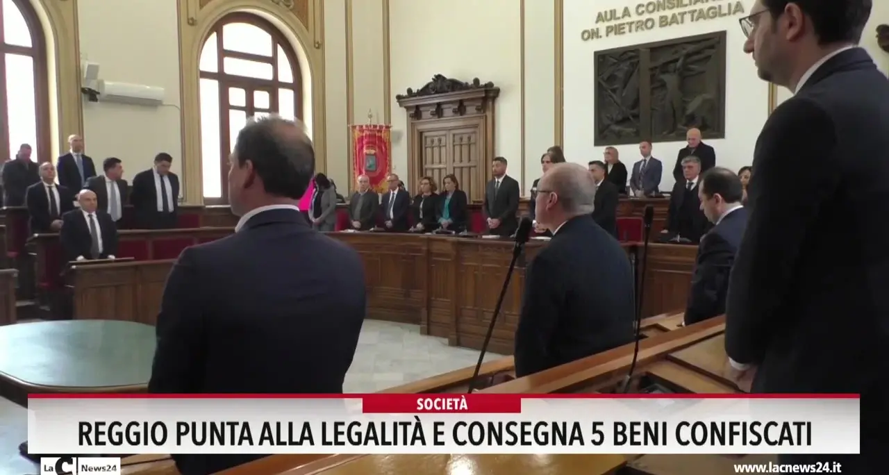 Reggio punta alla legalità e consegna 5 beni confiscati