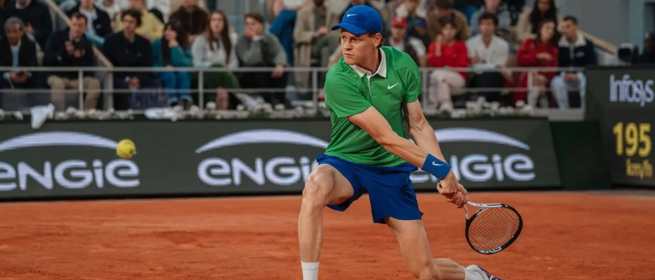 Tennis, Sinner recita perfetta a Parigi: annienta Lehecka e accede agli ottavi del Roland Garros\n