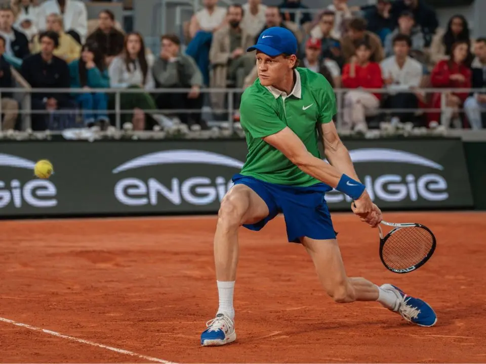 Tennis, Sinner recita perfetta a Parigi: annienta Lehecka e accede agli ottavi del Roland Garros