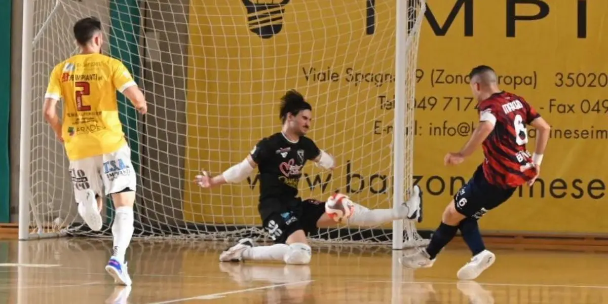 Calcio a 5, la Pirossigeno Cosenza cade nell’andata del play out: il primo round va a Petrarca, i lupi perdono 3-1\n