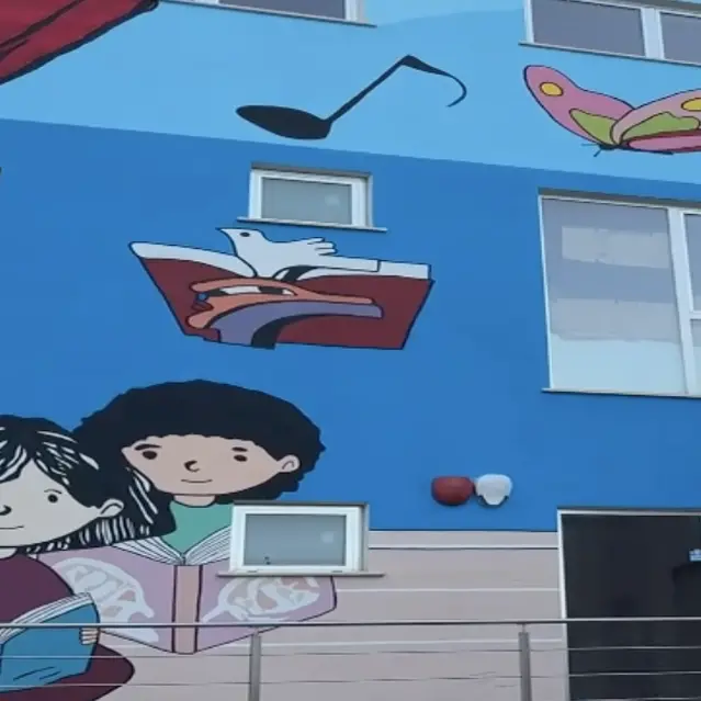 Corigliano Rossano, la Cittadella dei ragazzi prende vita con il murale dell’artista cileno Carrasco\n