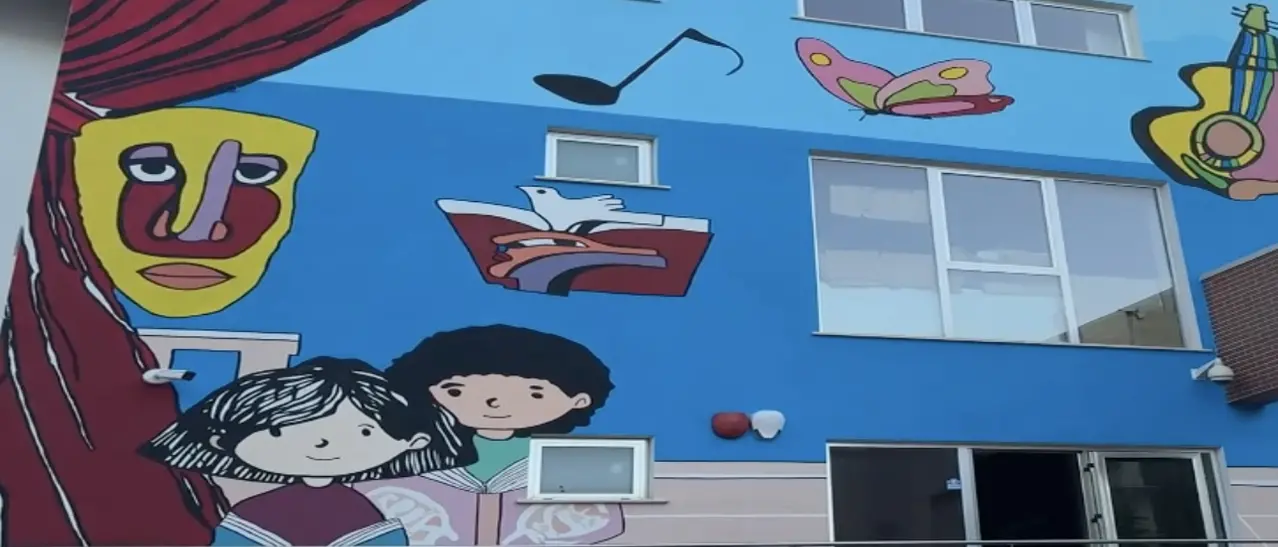 Corigliano Rossano, la Cittadella dei ragazzi prende vita con il murale dell’artista cileno Carrasco\n