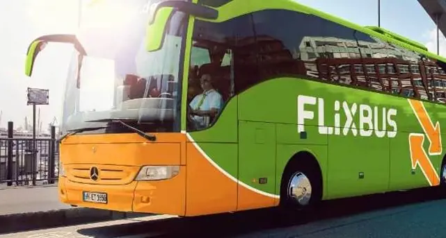 Guasto sul bus Roma-Crotone, per 49 passeggeri inizia l’incubo: riportati nella Capitale\u00A0e “abbandonati”\u00A0in piena notte\n