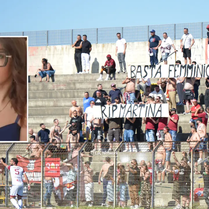 Corigliano Rossano, “Basta femminicidi – Rip Martina”: lo striscione dei tifosi del Real Normanna emoziona il “Rizzo”\n