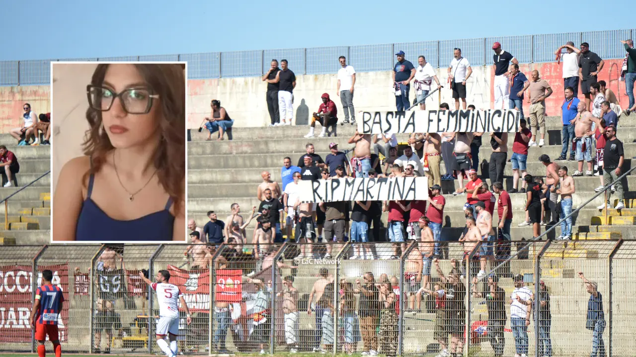 Corigliano Rossano, “Basta femminicidi – Rip Martina”: lo striscione dei tifosi del Real Normanna emoziona il “Rizzo”\n