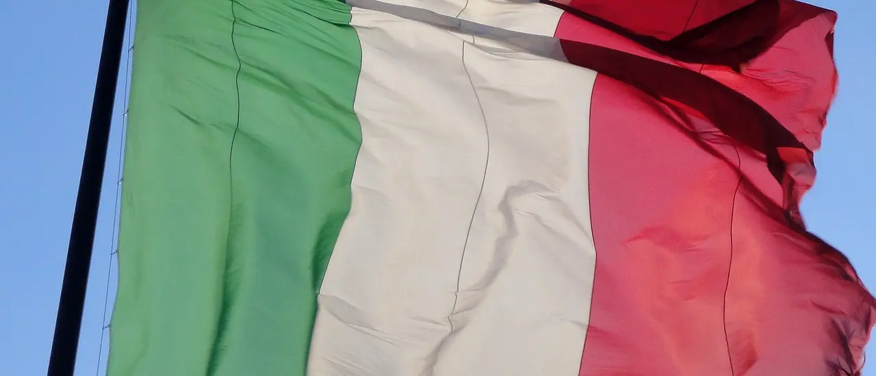 Festa della Repubblica, 26 stazioni ferroviarie tra cui quella di Reggio Calabria si illuminano con il Tricolore\n