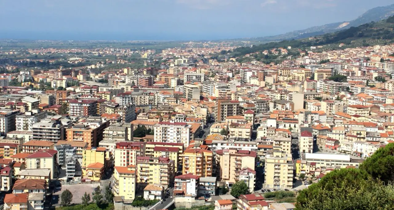 Lamezia tra il lustro delle Stelle Michelin e vecchie\u00A0ombre mafiose: le contraddizioni di una città al bivio