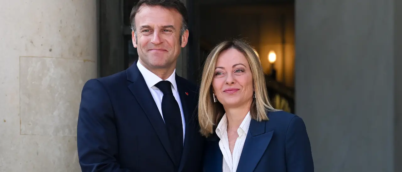 Meloni-Macron, tregua forzata a Roma: tutte le fratture tra Italia e Francia che rendono il dialogo un’impresa\n