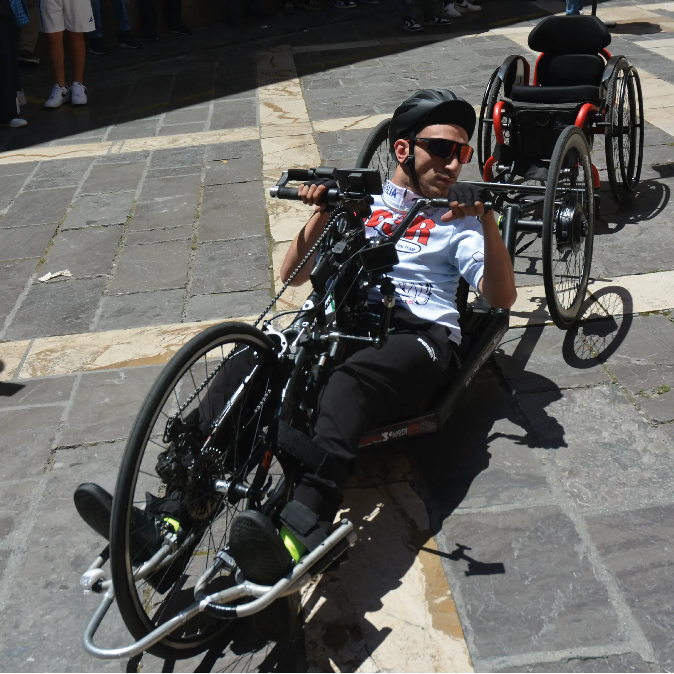 La «disabilità normale» di Cristiano Misasi in handbike alla scoperta della Calabria: «Mai arrendersi»