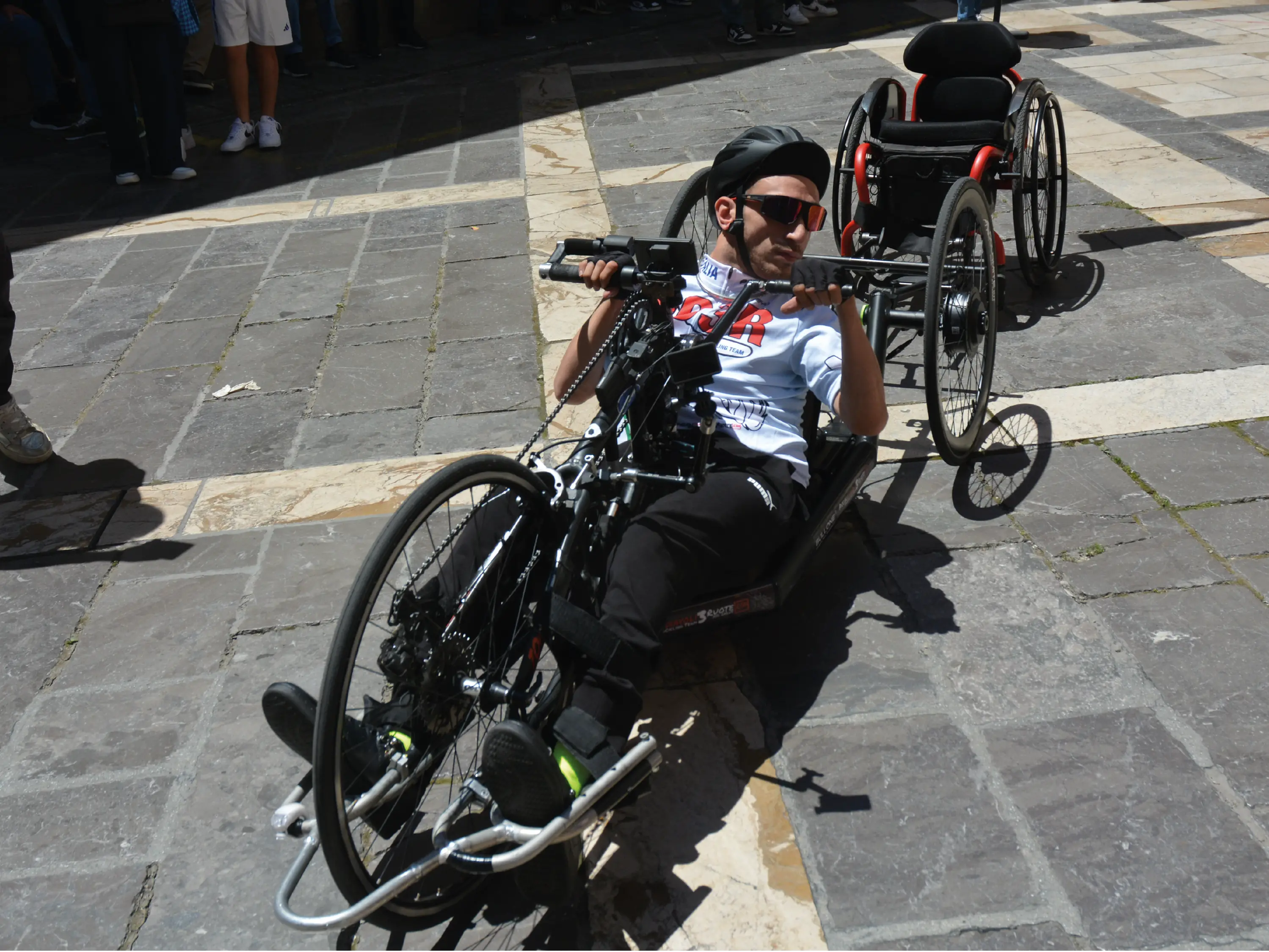 La «disabilità normale» di Cristiano Misasi in handbike alla scoperta della Calabria: «Mai arrendersi»
