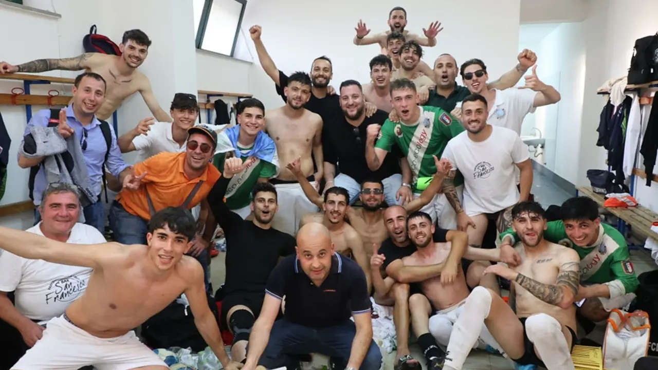 Bisignano, che festa post Promozione. Il presidente Carmine Greco: «Un obiettivo voluto da tutti con passione»\n