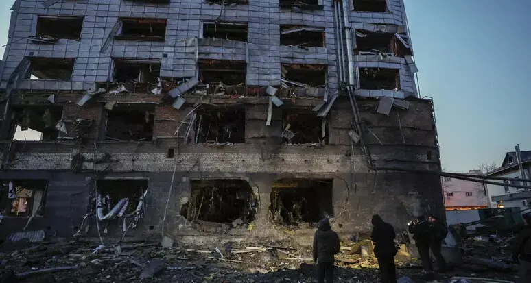Guerra in Ucraina, la Russia detta le condizioni: «Cessate il fuoco solo se Kiev si ritira»\n