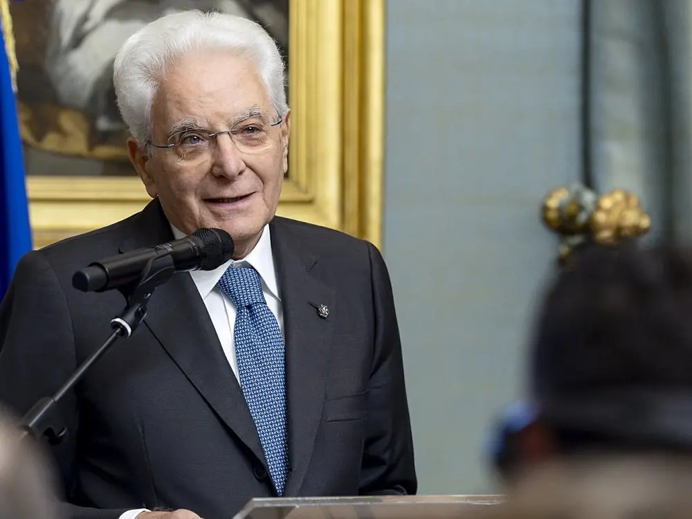 Sergio Mattarella, il volto discreto e solido dell’Italia repubblicana che da 10 anni occupa il Quirinale