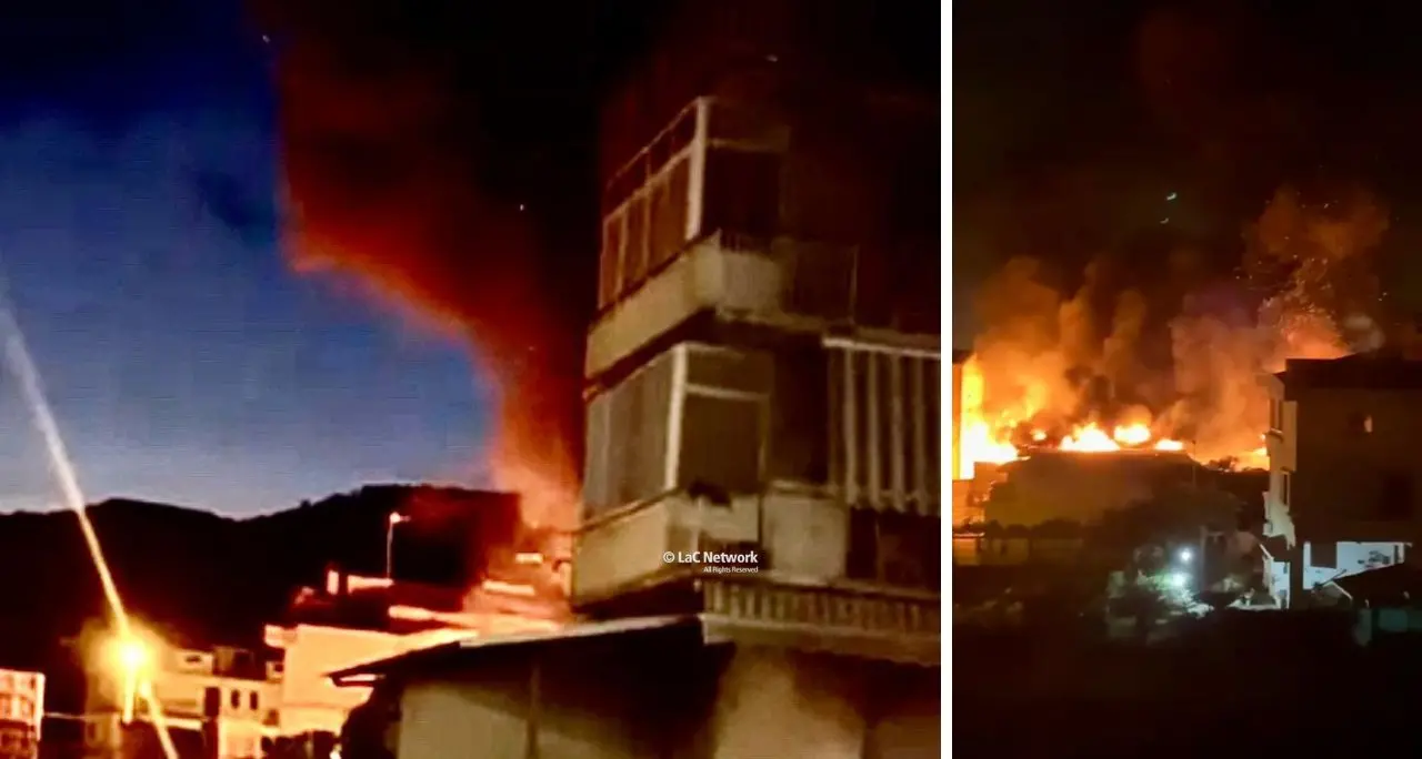 Paura\u00A0nella notte a Campora, furgoni distrutti e un palazzo danneggiato dalle fiamme: evacuate quattro famiglie\u00A0\n