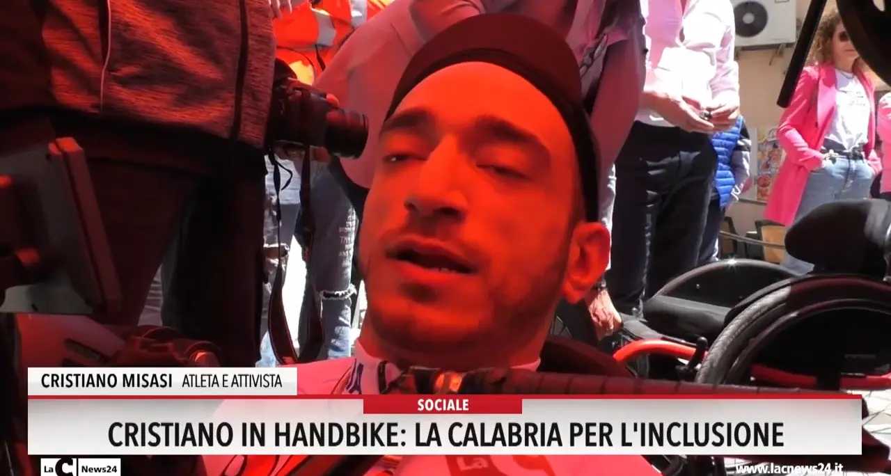 Cristiano in handbike: la Calabria per l'inclusione