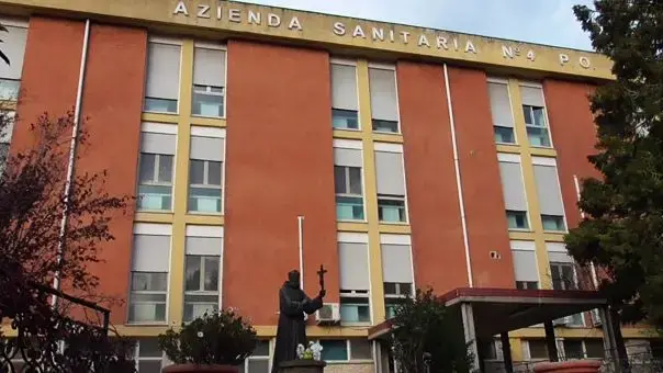 Infermiere aggredito da un dirigente medico all’ospedale di Acri, l’Opi: «Tolleranza zero»\n