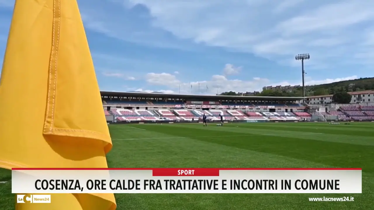 Cosenza, ore calde fra trattative e incontri in Comune