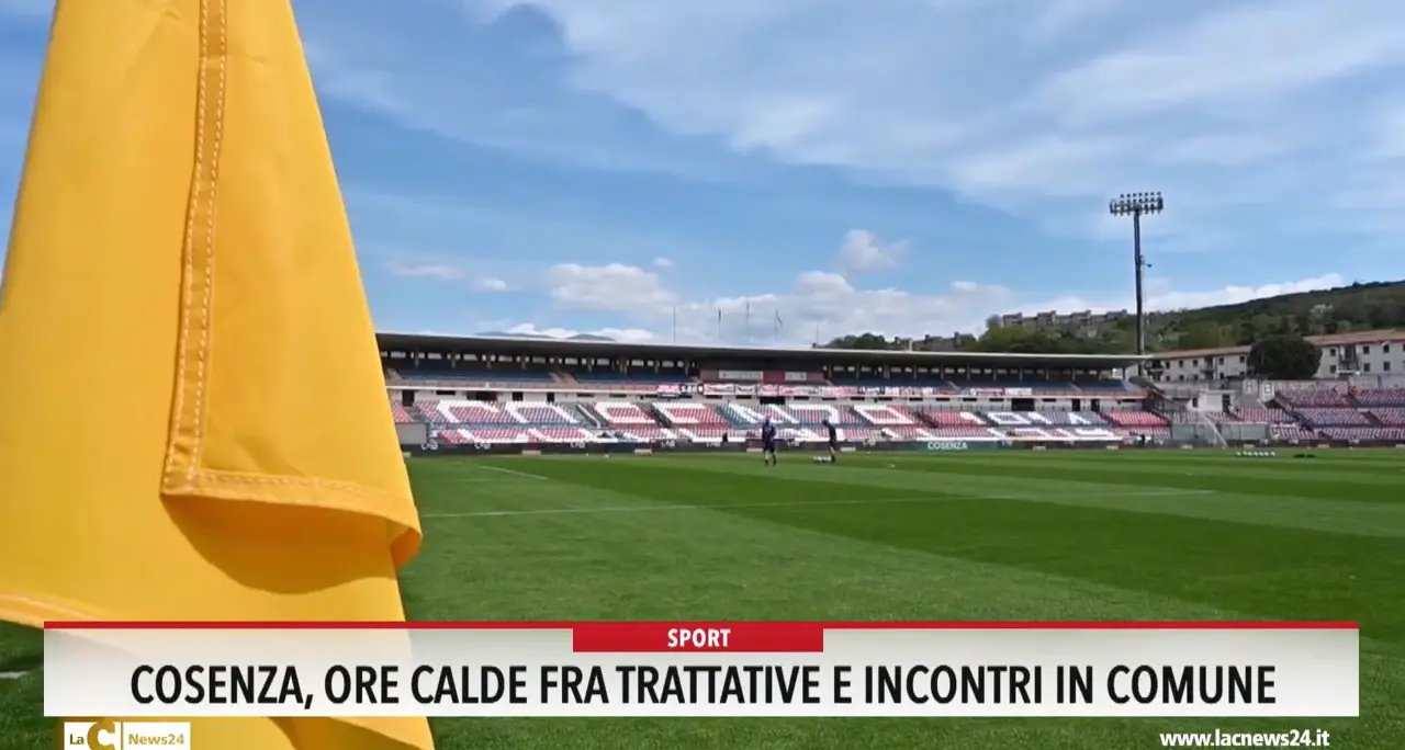 Cosenza, ore calde fra trattative e incontri in Comune
