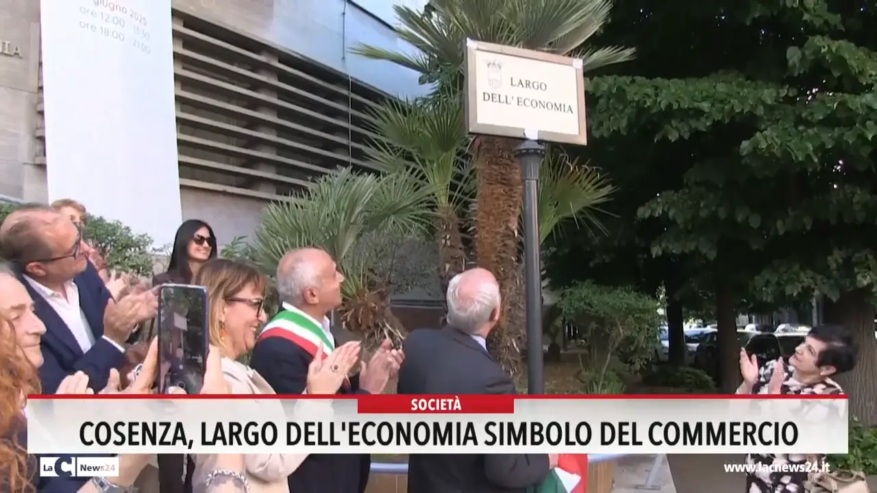 Cosenza, Largo dell'Economia simbolo del commercio