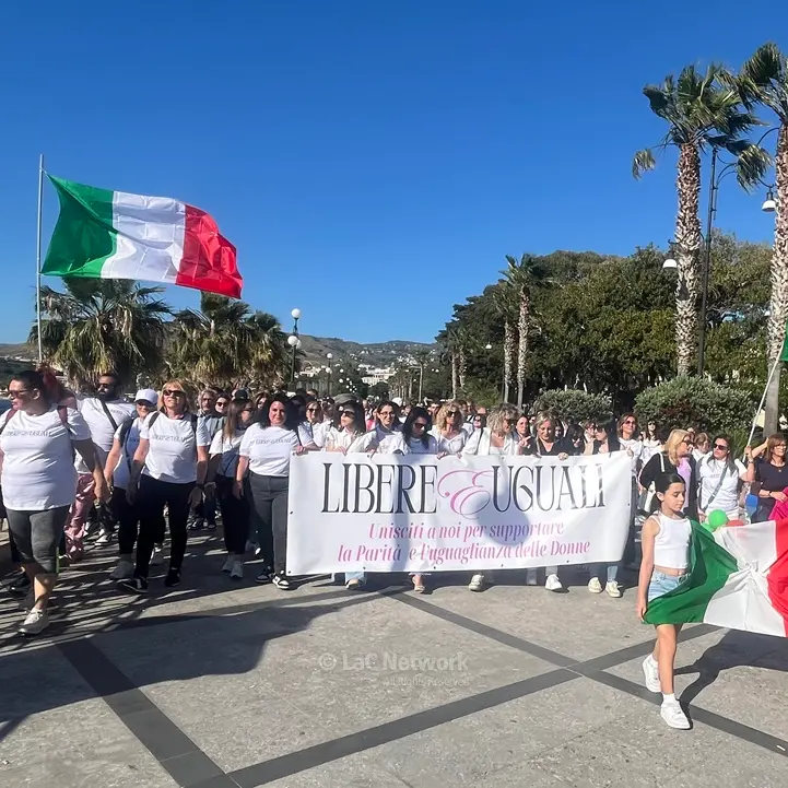 A Reggio Calabria la camminata per l’uguaglianza dei diritti e la parità nel nome\u00A0delle 21 madri costituenti