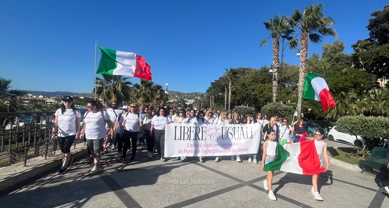 A Reggio Calabria la camminata per l’uguaglianza dei diritti e la parità nel nome\u00A0delle 21 madri costituenti