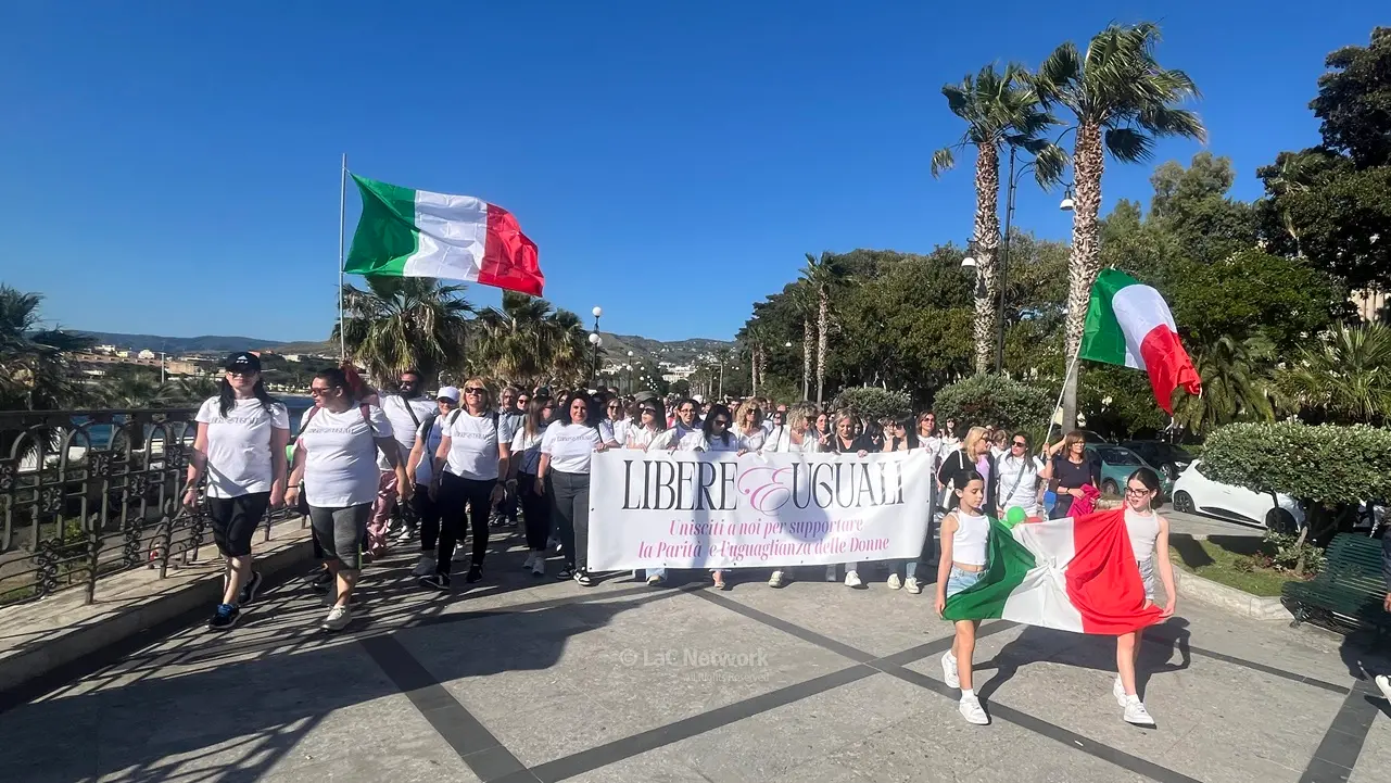 A Reggio Calabria la camminata per l’uguaglianza dei diritti e la parità nel nome\u00A0delle 21 madri costituenti