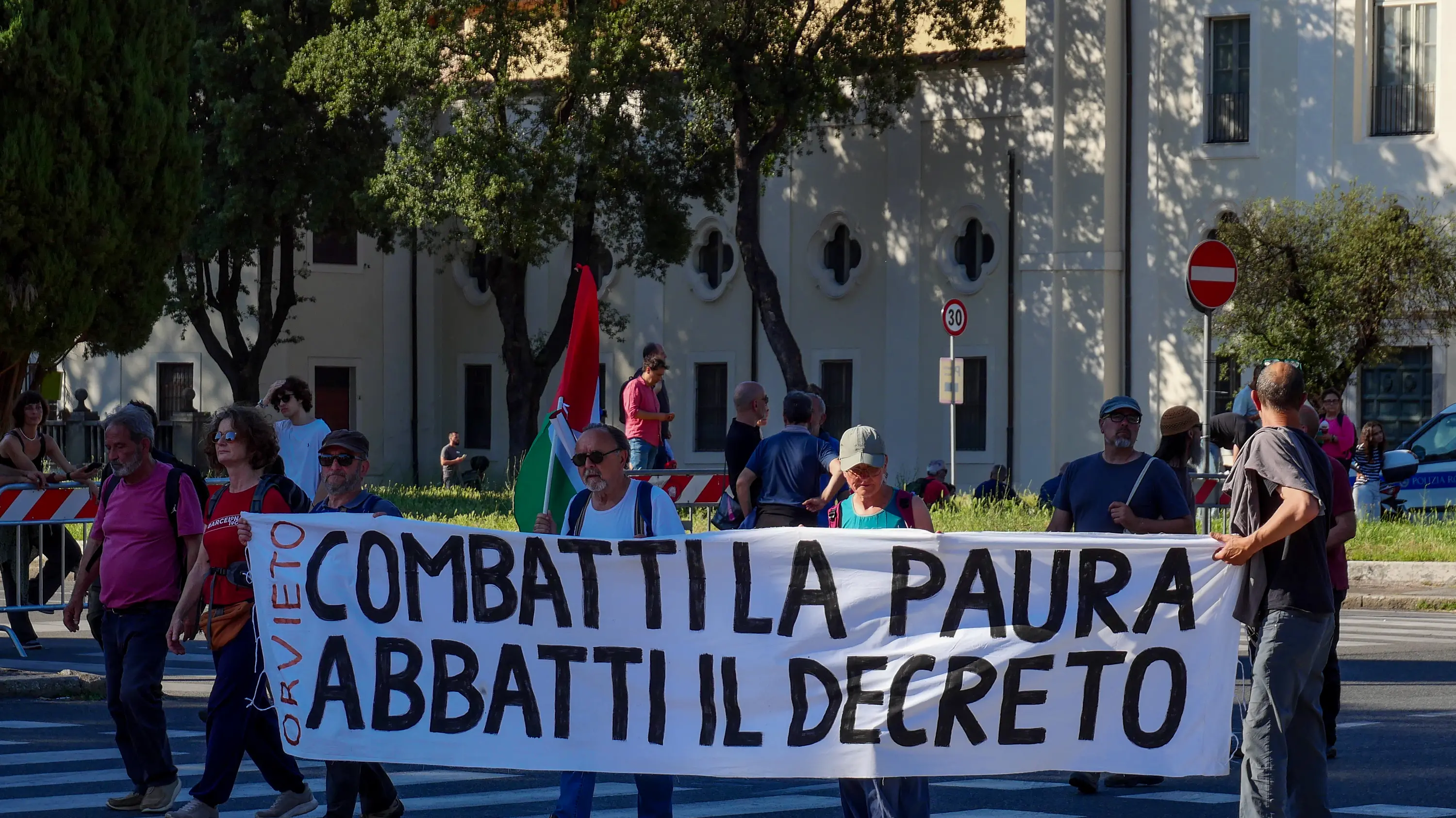 <p>La manifestazione contro il Decreto Sicurezza a Roma (Ipa)</p>\\n , Stefano Ronchini