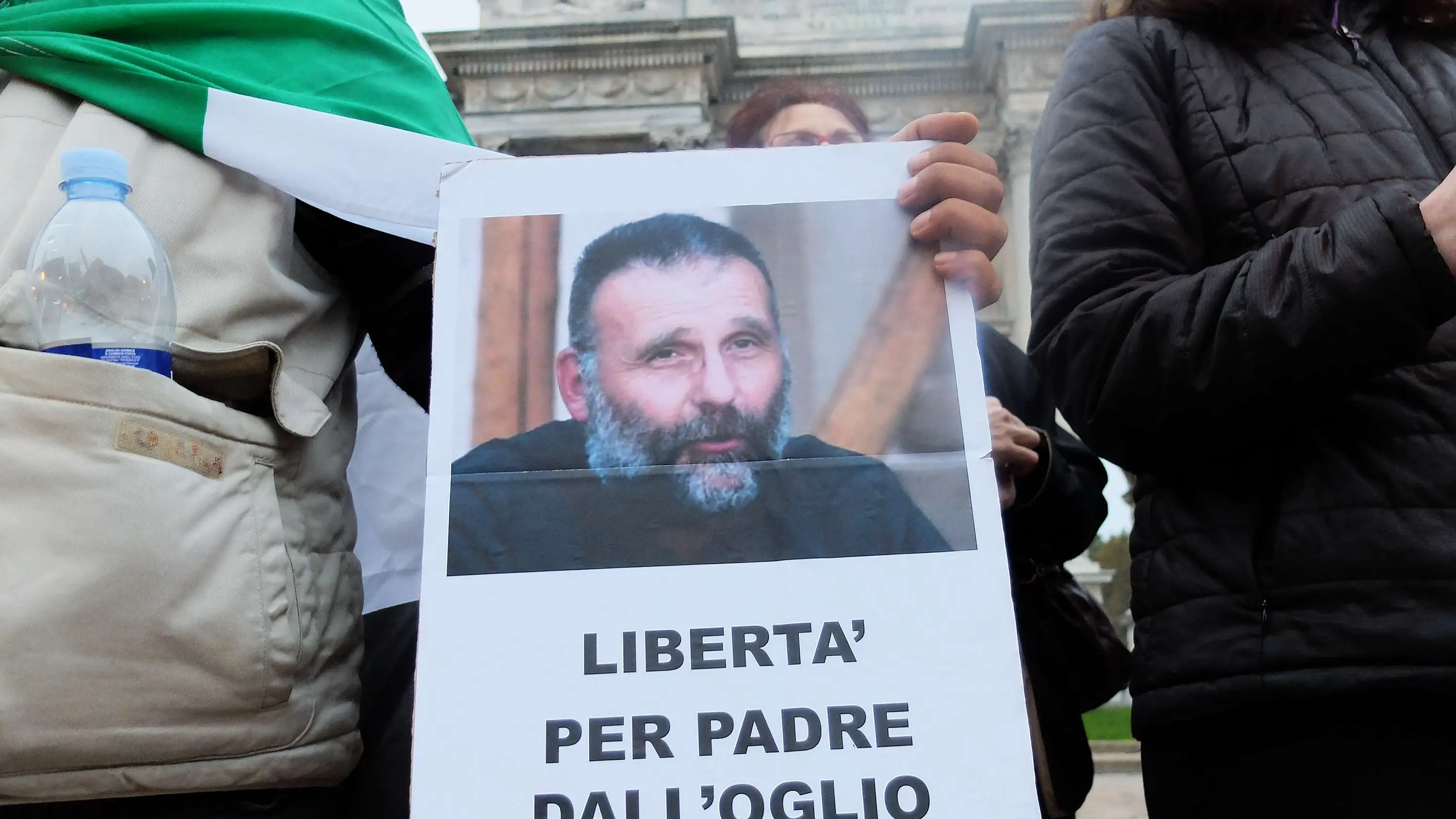 Una delle manifestazioni per chiede la liberazione di padre Dall\\'Oglio