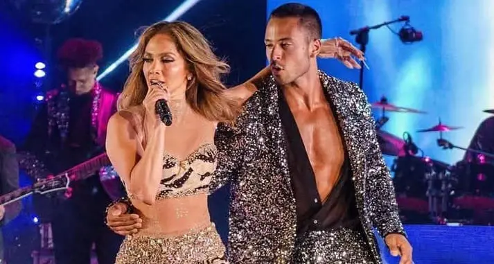 Giuseppe Giofrè\u00A0orgoglio di Calabria, dal bullismo ai palchi con Jennifer Lopez: «Mi picchiavano, ora mi applaudono»\n