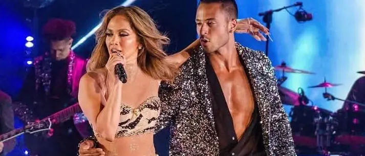 Giuseppe Giofrè\u00A0orgoglio di Calabria, dal bullismo ai palchi con Jennifer Lopez: «Mi picchiavano, ora mi applaudono»\n