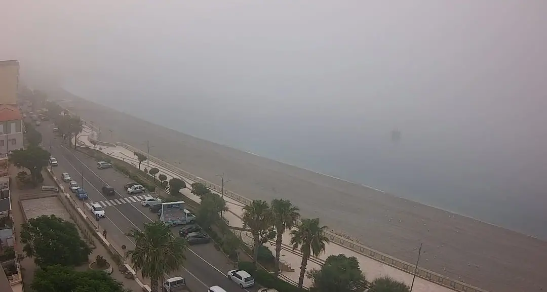 Arriva il caldo e in Calabria porta la “lupa di mare”: ecco cos’è e come si forma\n