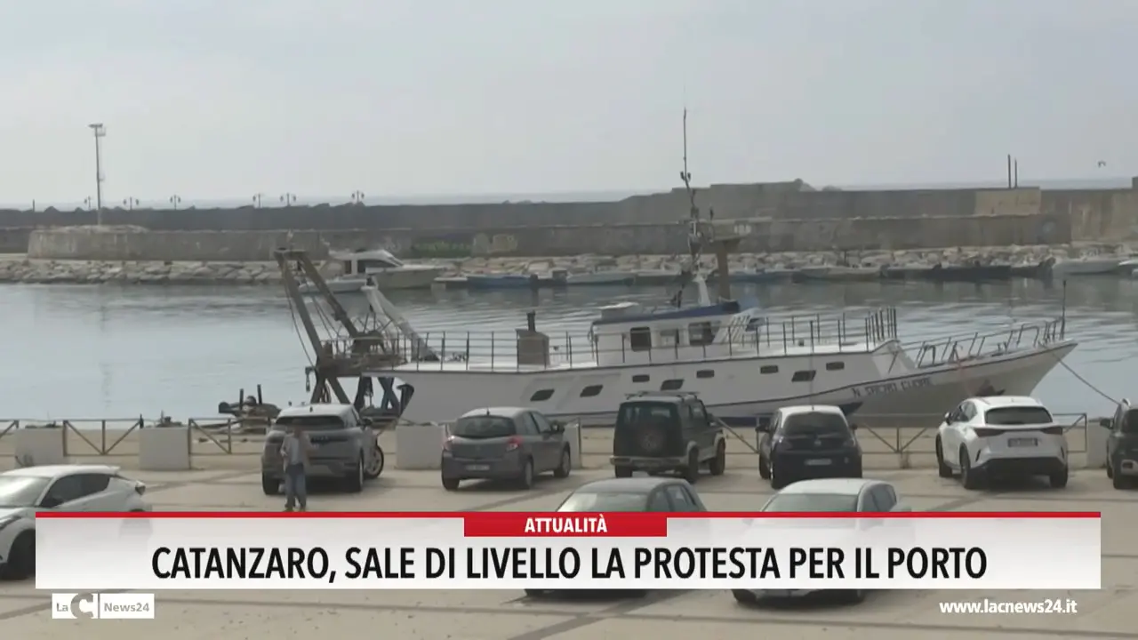 Catanzaro, sale di livello la protesta per il porto