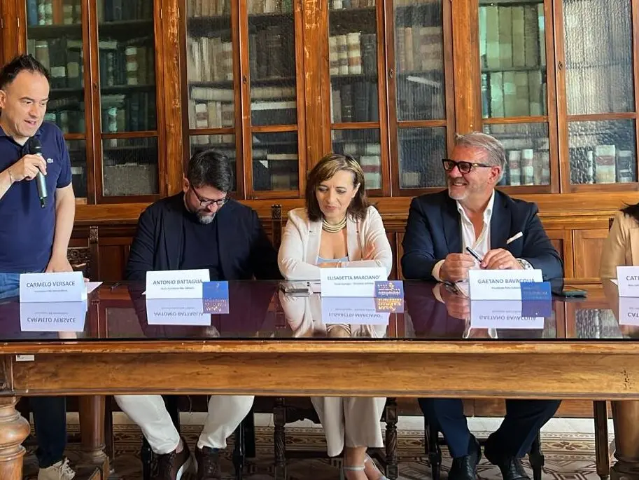 Reggio Calabria, tutto pronto per l’Altafiumara Fest: musica, cibo e arte accendono l’estate sullo Stretto