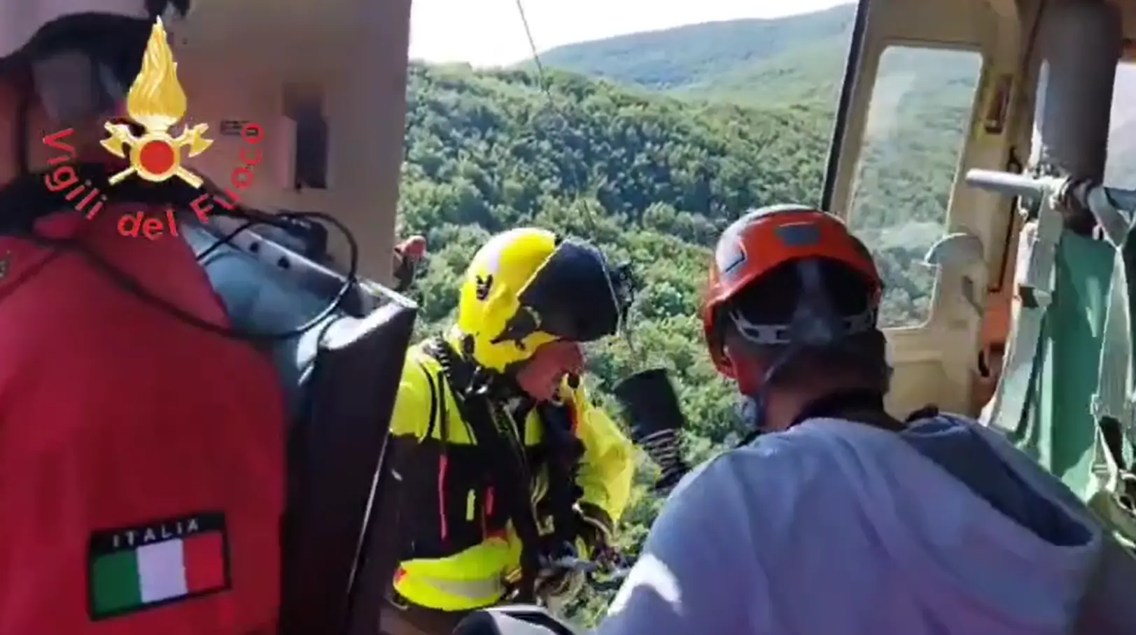Fuscaldo, i Vigili del Fuoco recuperano un escursionista perso tra i boschi