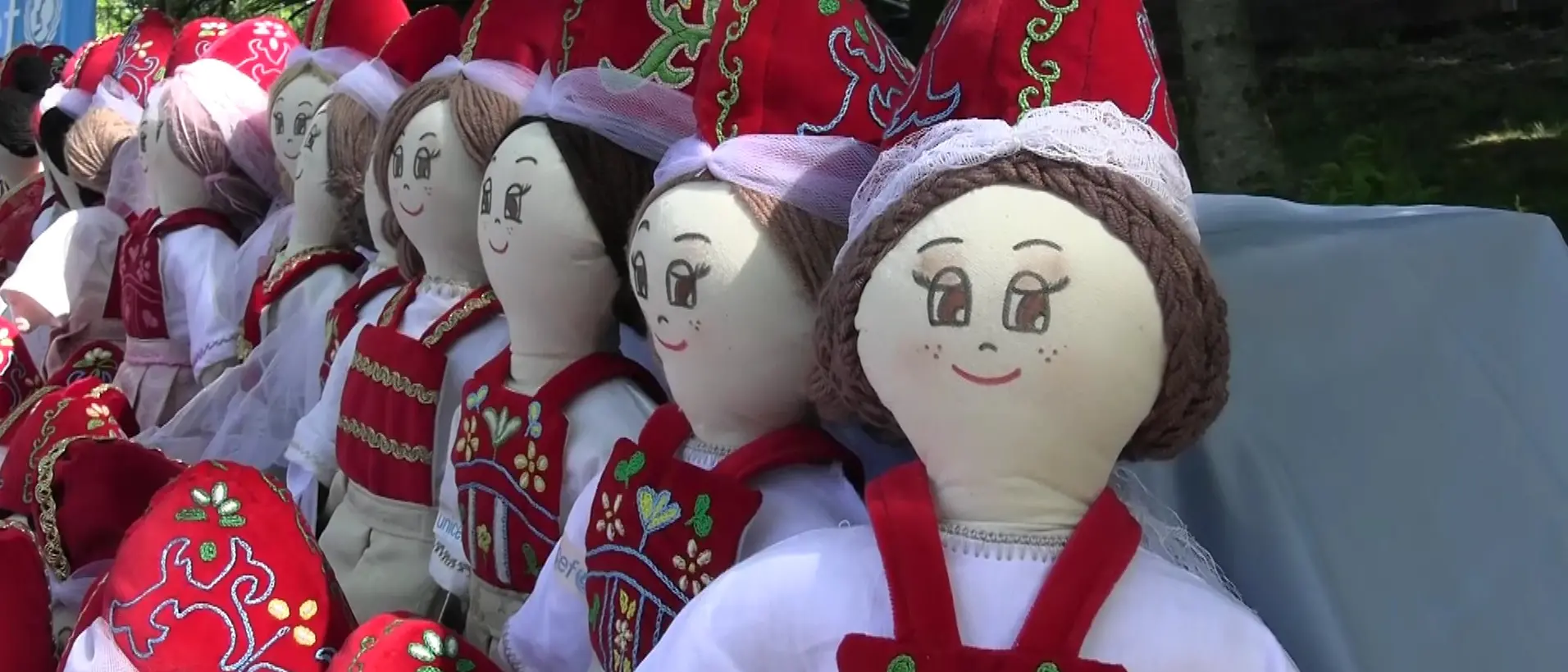 Scuola e Unicef insieme\u00A0a Caraffa, adottate oltre 100 pigotte con il costume tipico arbëreshë