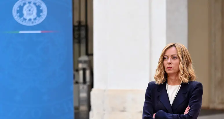 “Mi si nota di più se vado o se non voto?”: il colpo al quorum della Meloni ai referendum