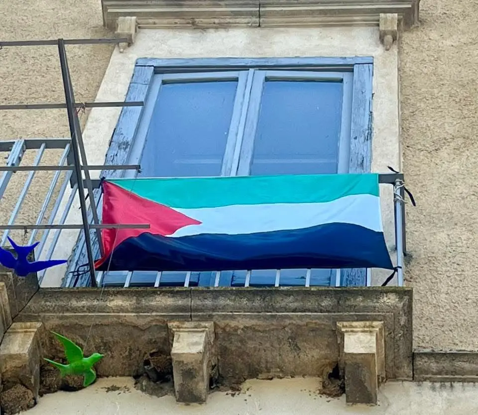 Calabria unita per Gaza: oltre 100 comuni sventolano la bandiera palestinese:\u00A0«Un messaggio potente perché condiviso»\n